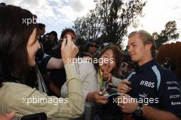 17.03.2007 Melbourne, Australia,  Nico Rosberg (GER), WilliamsF1 Team, has his picture taken with a fan - Formula 1 World Championship, Rd 1, Australian Grand Prix, Saturday