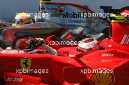 17.03.2007 Melbourne, Australia,  Kimi Raikkonen (FIN), Räikkönen, Scuderia Ferrari and Lewis Hamilton (GBR), McLaren Mercedes - Formula 1 World Championship, Rd 1, Australian Grand Prix, Saturday Qualifying