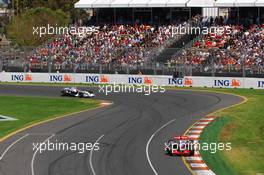 17.03.2007 Melbourne, Australia,  Fernando Alonso (ESP), McLaren Mercedes, MP4-22 and Robert Kubica (POL), BMW Sauber F1 Team, F1.07 - Formula 1 World Championship, Rd 1, Australian Grand Prix, Saturday Qualifying
