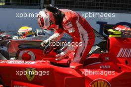 17.03.2007 Melbourne, Australia,  Kimi Raikkonen (FIN), Räikkönen, Scuderia Ferrari and Lewis Hamilton (GBR), McLaren Mercedes - Formula 1 World Championship, Rd 1, Australian Grand Prix, Saturday Qualifying