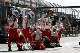 17.03.2007 Melbourne, Australia,  Super Aguri F1 Team, prepare for a pitstop - Formula 1 World Championship, Rd 1, Australian Grand Prix, Saturday Qualifying