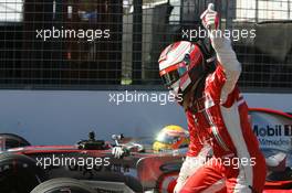 17.03.2007 Melbourne, Australia,  Kimi Raikkonen (FIN), Räikkönen, Scuderia Ferrari and Lewis Hamilton (GBR), McLaren Mercedes - Formula 1 World Championship, Rd 1, Australian Grand Prix, Saturday Qualifying