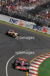 17.03.2007 Melbourne, Australia,  Lewis Hamilton (GBR), McLaren Mercedes, MP4-22 and Giancarlo Fisichella (ITA), Renault F1 Team, R27 - Formula 1 World Championship, Rd 1, Australian Grand Prix, Saturday Qualifying