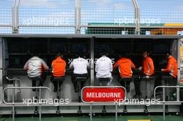 17.03.2007 Melbourne, Australia,  Spyker F1 Team, Pit Gantry - Formula 1 World Championship, Rd 1, Australian Grand Prix, Saturday Practice