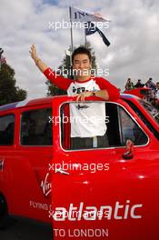 17.03.2007 Melbourne, Australia,  Takuma Sato (JPN), Super Aguri F1, Arrives in a Red London cab - Formula 1 World Championship, Rd 1, Australian Grand Prix, Saturday