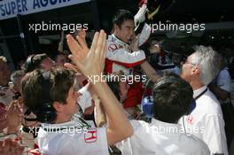 17.03.2007 Melbourne, Australia,  Takuma Sato (JPN), Super Aguri F1 celebrates his 10th place - Formula 1 World Championship, Rd 1, Australian Grand Prix, Saturday Qualifying