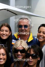 17.03.2007 Melbourne, Australia,  Flavio Briatore (ITA), Renault F1 Team, Team Chief, Managing Director, with girls - Formula 1 World Championship, Rd 1, Australian Grand Prix, Saturday