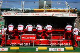 17.03.2007 Melbourne, Australia,  Toyota Racing, Pit Gantry - Formula 1 World Championship, Rd 1, Australian Grand Prix, Saturday Practice