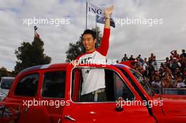 17.03.2007 Melbourne, Australia,  Takuma Sato (JPN), Super Aguri F1, arrives in a Red London cab - Formula 1 World Championship, Rd 1, Australian Grand Prix, Saturday