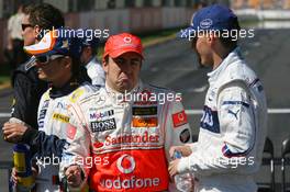 18.03.2007 Melbourne, Australia,  Fernando Alonso (ESP), McLaren Mercedes and Robert Kubica (POL),  BMW Sauber F1 Team - Formula 1 World Championship, Rd 1, Australian Grand Prix, Sunday