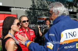 18.03.2007 Melbourne, Australia,  Dannii Minogue (AUS) and Flavio Briatore (ITA), Renault F1 Team, Team Chief, Managing Director - Formula 1 World Championship, Rd 1, Australian Grand Prix, Sunday