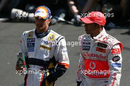 18.03.2007 Melbourne, Australia,  Heikki Kovalainen (FIN), Renault F1 Team with Lewis Hamilton (GBR), McLaren Mercedes - Formula 1 World Championship, Rd 1, Australian Grand Prix, Sunday