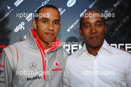 18.03.2007 Melbourne, Australia,  Lewis Hamilton (GBR), McLaren Mercedes and Anthony Hamilton (GBR), Father of Lewis Hamilton (GBR) - Formula 1 World Championship, Rd 1, Australian Grand Prix, Sunday