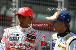 18.03.2007 Melbourne, Australia,  Lewis Hamilton (GBR), McLaren Mercedes and Heikki Kovalainen (FIN), Renault F1 Team - Formula 1 World Championship, Rd 1, Australian Grand Prix, Sunday