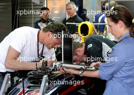 15.03.2007 Melbourne, Australia,  David Coulthard (GBR), Red Bull Racing, with an FIA Engineer - Formula 1 World Championship, Rd 1, Australian Grand Prix, Thursday