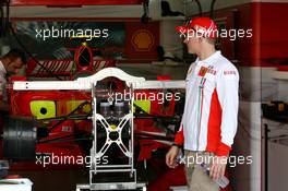 15.03.2007 Melbourne, Australia,  Kimi Raikkonen (FIN), Räikkönen, Scuderia Ferrari, in the pit garage - Formula 1 World Championship, Rd 1, Australian Grand Prix, Thursday