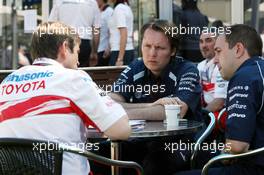 15.03.2007 Melbourne, Australia,  Pascal Vasselon (FRA), Toyota Racing, Senior General Manager Chassis and Sam Michael (AUS), WilliamsF1 Team, Technical director - Formula 1 World Championship, Rd 1, Australian Grand Prix, Thursday