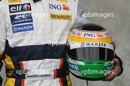 15.03.2007 Melbourne, Australia,  Giancarlo Fisichella (ITA), Renault F1 Team, helmet - Formula 1 World Championship, Rd 1, Australian Grand Prix, Thursday