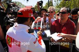 15.03.2007 Melbourne, Australia,  Felipe Massa (BRA), Scuderia Ferrari, signs autographs - Formula 1 World Championship, Rd 1, Australian Grand Prix, Thursday