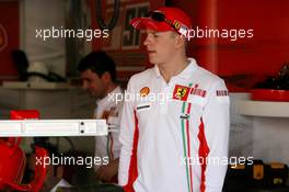 15.03.2007 Melbourne, Australia,  Kimi Raikkonen (FIN), Räikkönen, Scuderia Ferrari, in the pit garage - Formula 1 World Championship, Rd 1, Australian Grand Prix, Thursday