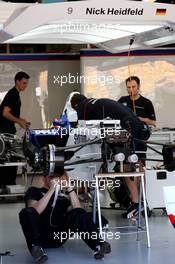 14.03.2007 Melbourne, Australia,  Nick Heidfeld (GER), BMW Sauber F1 Team, Pit garage - Formula 1 World Championship, Rd 1, Australian Grand Prix, Wednesday