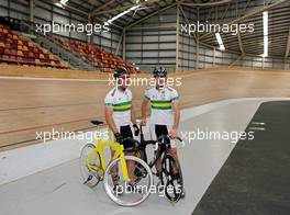 14.03.2007 Melbourne, Australia,  Mark Webber (AUS), Red Bull Racing, cycles with Shane Kelley (AUS) Australian Indoor Cyclist - Formula 1 World Championship, Rd 1, Australian Grand Prix, Wednesday