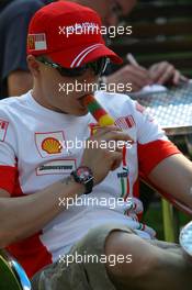 14.03.2007 Melbourne, Australia,  Kimi Raikkonen (FIN), Räikkönen, Scuderia Ferrari sucking a lolipop - Formula 1 World Championship, Rd 1, Australian Grand Prix, Wednesday