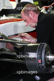 14.03.2007 Melbourne, Australia,  Super Aguri F1 Team Mechanic - Formula 1 World Championship, Rd 1, Australian Grand Prix, Wednesday