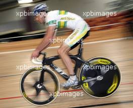 14.03.2007 Melbourne, Australia,  Mark Webber (AUS), Red Bull Racing, cycles with Shane Kelley (AUS) Australian Indoor Cyclist - Formula 1 World Championship, Rd 1, Australian Grand Prix, Wednesday