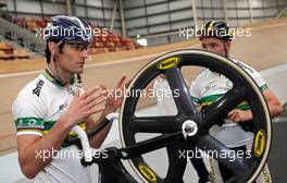 14.03.2007 Melbourne, Australia,  Mark Webber (AUS), Red Bull Racing, cycles with Shane Kelley (AUS) Australian Indoor Cyclist - Formula 1 World Championship, Rd 1, Australian Grand Prix, Wednesday