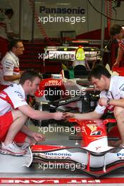 14.03.2007 Melbourne, Australia,  Team Toyota Mechanics - Formula 1 World Championship, Rd 1, Australian Grand Prix, Wednesday