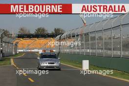 14.03.2007 Melbourne, Australia,  The Medical Car enters the pitlane - Formula 1 World Championship, Rd 1, Australian Grand Prix, Wednesday