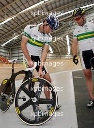 14.03.2007 Melbourne, Australia,  Mark Webber (AUS), Red Bull Racing, cycles with Shane Kelley (AUS) Australian Indoor Cyclist - Formula 1 World Championship, Rd 1, Australian Grand Prix, Wednesday