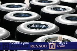 14.03.2007 Melbourne, Australia,  Renault F1 Team, tyres - Formula 1 World Championship, Rd 1, Australian Grand Prix, Wednesday