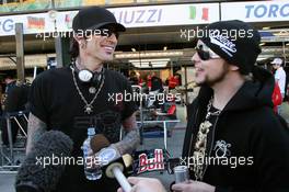 14.03.2007 Melbourne, Australia,  Tommy Lee (USA), Former drummer of metal band "Motley Crue", with Lukas Rossi (CAN), Lead singer of "SuperNova" - Formula 1 World Championship, Rd 1, Australian Grand Prix, Wednesday