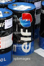 14.03.2007 Melbourne, Australia,  Elf Fuel Drums - Formula 1 World Championship, Rd 1, Australian Grand Prix, Wednesday