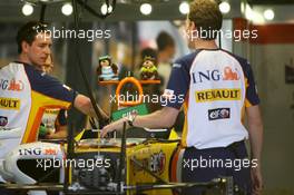 14.03.2007 Melbourne, Australia,  Renault F1 Team, Toy animals on the car - Formula 1 World Championship, Rd 1, Australian Grand Prix, Wednesday