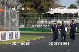 14.03.2007 Melbourne, Australia,  Alexander Wurz (AUT), Williams F1 Team, walks around the circuit - Formula 1 World Championship, Rd 1, Australian Grand Prix, Wednesday