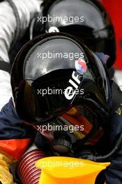 12.02.2007 Barcelona, Spain,  Renault F1 Team Mechanics - Formula 1 Testing