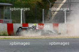 12.02.2007 Barcelona, Spain,  Rubens Barrichello (BRA), Honda Racing F1 Team, RA107, spins into the gravel - Formula 1 Testing
