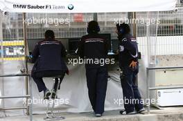 12.02.2007 Barcelona, Spain,  BMW-Sauber F1 Team, Pitwall - Formula 1 Testing