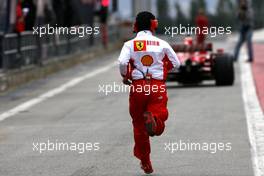 12.02.2007 Barcelona, Spain,  Kimi Raikkonen (FIN), Räikkönen, Scuderia Ferrari  stops in the pitlane - Formula 1 Testing