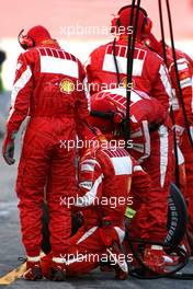 13.02.2007 Barcelona, Spain,  Scuderia Ferrari Mechanics - Formula 1 Testing