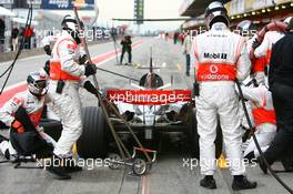 14.02.2007 Barcelona, Spain,  Fernando Alonso (ESP), McLaren Mercedes, MP4-22, Pitstop - Formula 1 Testing