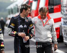 16.09.2007 Francorchamps, Italy,  Mark Webber (AUS), Red Bull Racing with Wolfgang Schattling, Mercedes Benz, Head of Motorsport Communications - Formula 1 World Championship, Rd 14, Belgium Grand Prix, Sunday Podium