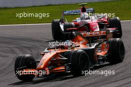 16.09.2007 Francorchamps, Belgium,  Adrian Sutil (GER), Spyker F1 Team, Jarno Trulli (ITA), Toyota Racing  - Formula 1 World Championship, Rd 14, Belgium Grand Prix, Sunday Race