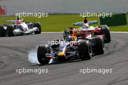 16.09.2007 Francorchamps, Belgium,  David Coulthard (GBR), Red Bull Racing, Jarno Trulli (ITA), Toyota Racing  - Formula 1 World Championship, Rd 14, Belgium Grand Prix, Sunday Race