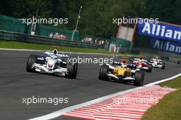 16.09.2007 Francorchamps, Belgium,  Nick Heidfeld (GER), BMW Sauber F1 Team, F1.07, Heikki Kovalainen (FIN), Renault F1 Team, R27 - Formula 1 World Championship, Rd 14, Belgium Grand Prix, Sunday Race