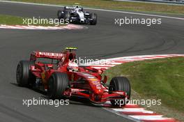 16.09.2007 Francorchamps, Belgium,  Kimi Raikkonen (FIN), Räikkönen, Scuderia Ferrari, F2007, Alexander Wurz (AUT), Williams F1 Team, FW29 - Formula 1 World Championship, Rd 14, Belgium Grand Prix, Sunday Race