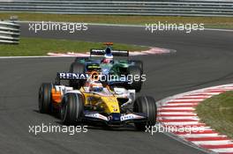 16.09.2007 Francorchamps, Belgium,  Heikki Kovalainen (FIN), Renault F1 Team, R27, Jenson Button (GBR), Honda Racing F1 Team, RA107 - Formula 1 World Championship, Rd 14, Belgium Grand Prix, Sunday Race